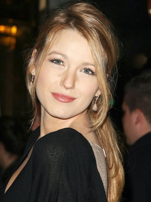 24 знаменитости, которым идет челка. 04