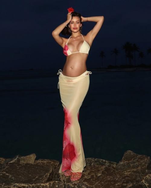 Невеста тимати делится Беременной фотосессией на Мальдивах. 03