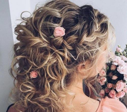 Сложные прически. Лишь в том случае, если вы хотите создать нечто неординарное и сложное, то именно 2021 год позволит вам это сделать. 04