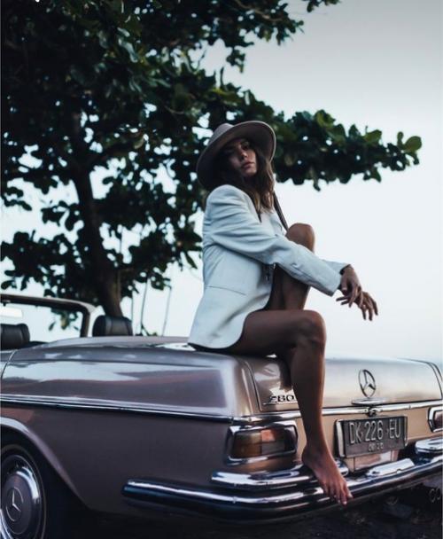 Фотосессия с ретро автомобилем так нас вдохновила, что мы решили сделать ещё один фото проект. 07