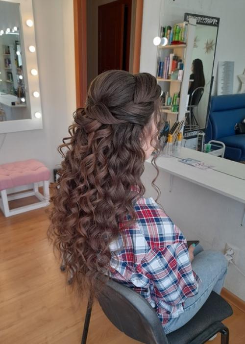 Устала немного, ведь выпускной забег в самом разгаре. 03