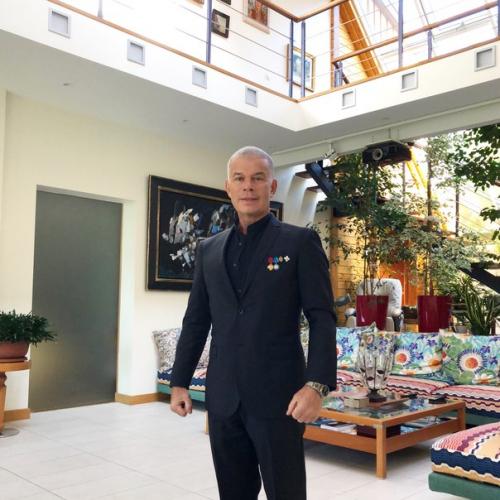 Олег Газманов поклонников новым имиджем удивил. 02