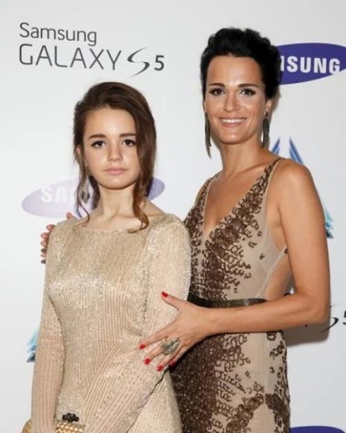 41 год исполнился певице славе в карусели фотоподборка разных образов артистки. 06