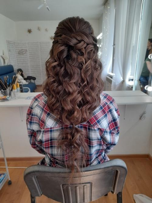 Устала немного, ведь выпускной забег в самом разгаре. 04