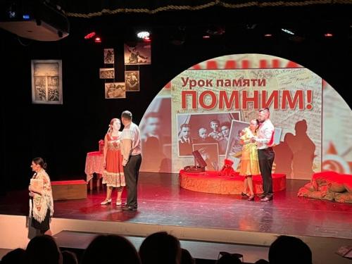 6 В класс и их классный руководитель Анна Витальевна побывали на уроке памяти мы помним! 02