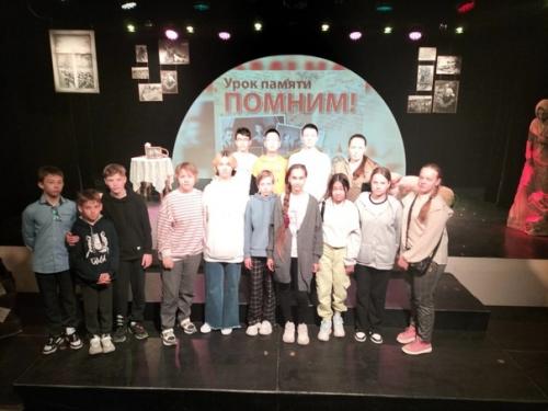 6 В класс и их классный руководитель Анна Витальевна побывали на уроке памяти мы помним! 04