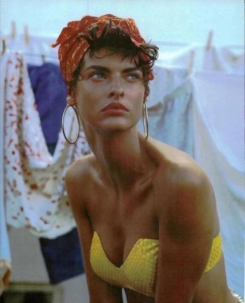 24-Летняя Линда евангелиста в страстной фотосессии для Vogue, Италия, 1989 г. 01
