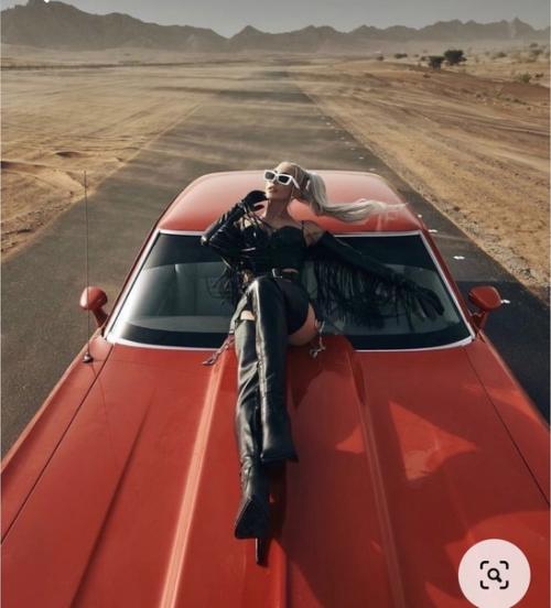 Фотосессия с ретро автомобилем так нас вдохновила, что мы решили сделать ещё один фото проект. 04