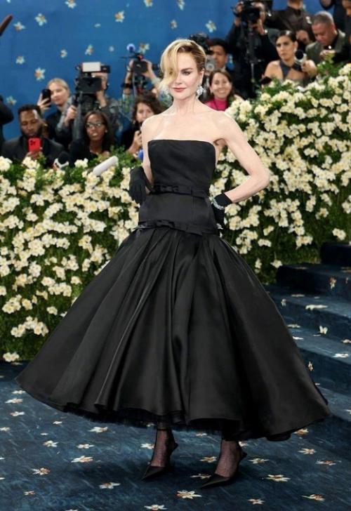 Николь кидман тоже за Met Gala досталось. 04