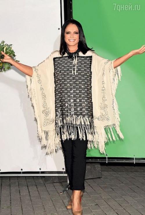 Модный эксперт александр Васильев прокомментировал образы артистки. 01 Модный эксперт александр Васильев прокомментировал образы артистки. 01
