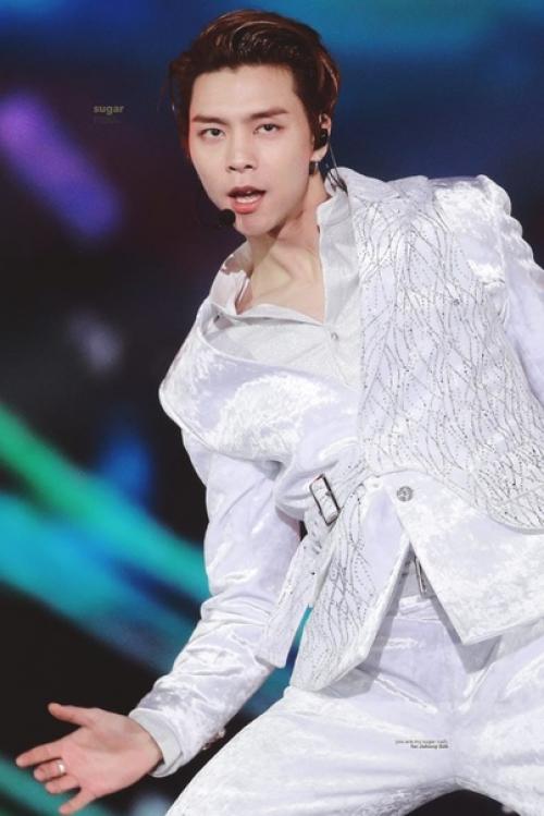 Soompi 10 лучших нарядов Джонни из NCT 127 на сцене и за её пределами, чтобы вдохновить вас на ваш следующий образ. 03 Soompi 10 лучших нарядов Джонни из NCT 127 на сцене и за её пределами, чтобы вдохновить вас на ваш следующий образ. 03