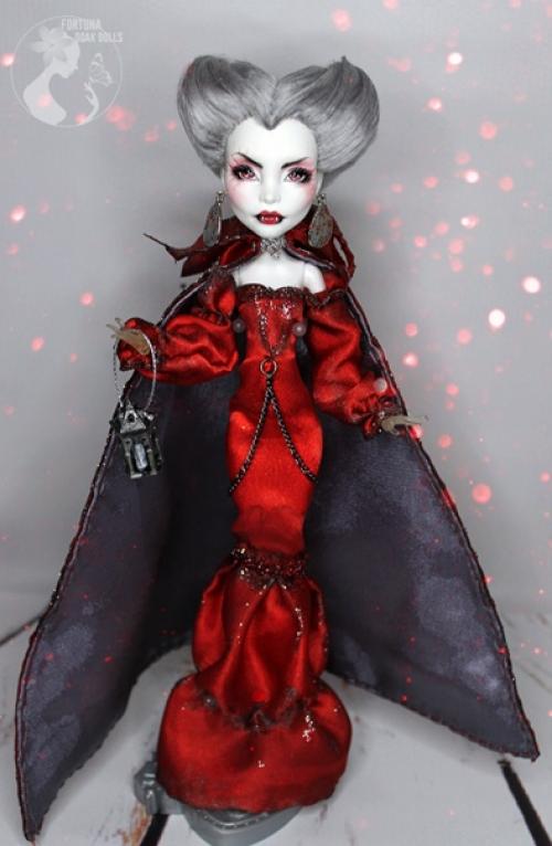 Хочу поделиться с вами новостями о моей авторской кукле) решила взяться за роспись еще одной белокожей леди вамп. 03
