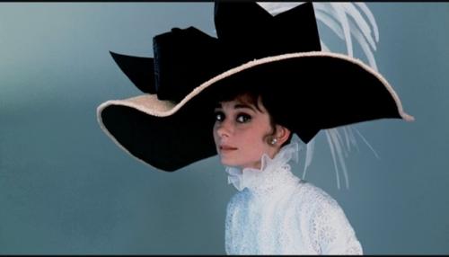 Одни из самых дорогих платьев в истории кино вы увидите на Одри Хепбёрн в фильме Моя Прекрасная Леди 1964 год. 05