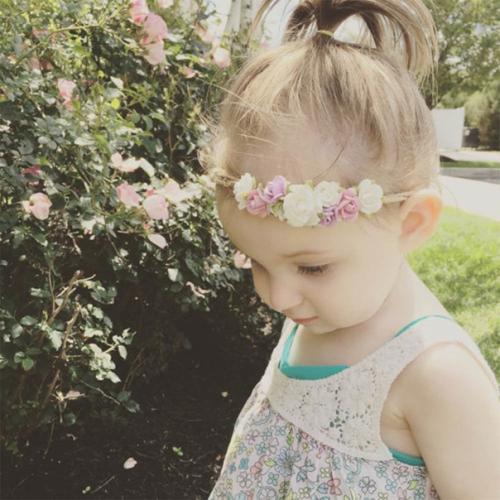 Идеи причесок для маленьких модниц с повязками! 05