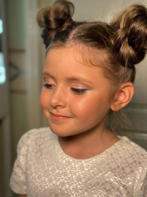 Детский макияж в последнее время очень востребован не только в модельных школах, но и на семейных фотосессиях, праздниках. 02