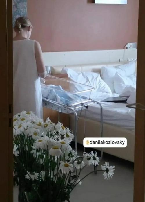 Оксана акиньшина показала первое фото с сыном после родов в госпитале Лапино. 01