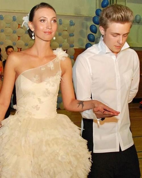 Скромный блондин с модной стрижкой: Егор крид показал, как выглядел в школьные годы. 01