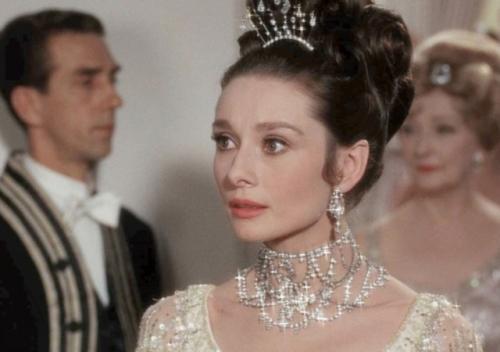 Одни из самых дорогих платьев в истории кино вы увидите на Одри Хепбёрн в фильме Моя Прекрасная Леди 1964 год. 06