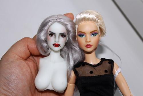 Хочу поделиться с вами новостями о моей авторской кукле) решила взяться за роспись еще одной белокожей леди вамп. 02