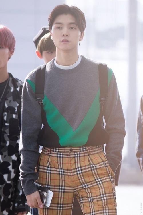 Soompi 10 лучших нарядов Джонни из NCT 127 на сцене и за её пределами, чтобы вдохновить вас на ваш следующий образ. 08 Soompi 10 лучших нарядов Джонни из NCT 127 на сцене и за её пределами, чтобы вдохновить вас на ваш следующий образ. 08