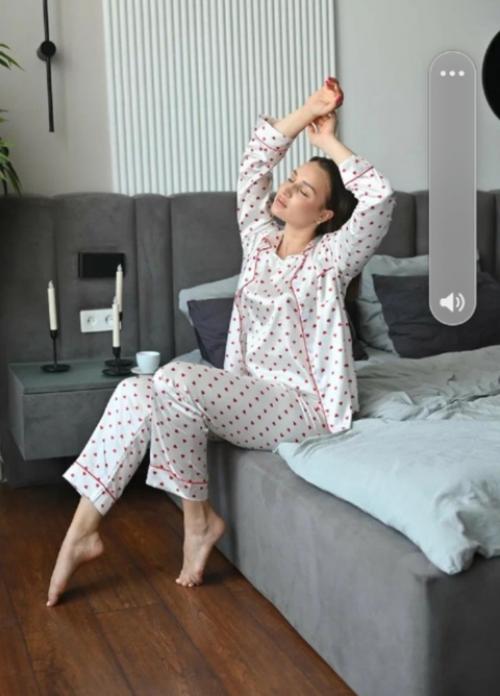 Мы представляем вам превосходную атласную пижаму 7 в 1, которая станет идеальным дополнением вашей коллекции ночной и домашней одежды. 02 Мы представляем вам превосходную атласную пижаму 7 в 1, которая станет идеальным дополнением вашей коллекции ночной и домашней одежды. 02