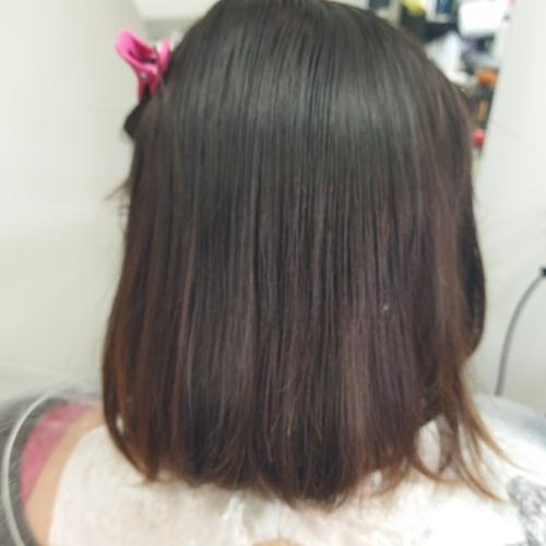 Каре на ножке - выбор для всех возрастов, ее делают на короткие волосы, удлиненные пряди. 03