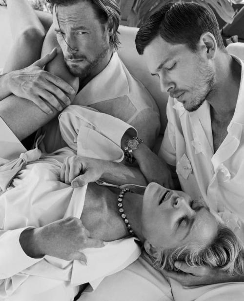 67-Летняя шэрон стоун в горячей фотосессии для Vogue. 03