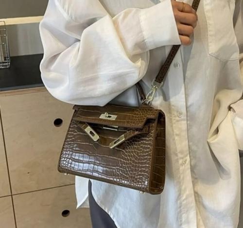 Мы представляем вам превосходную атласную пижаму 7 в 1, которая станет идеальным дополнением вашей коллекции ночной и домашней одежды. 06 Мы представляем вам превосходную атласную пижаму 7 в 1, которая станет идеальным дополнением вашей коллекции ночной и домашней одежды. 06