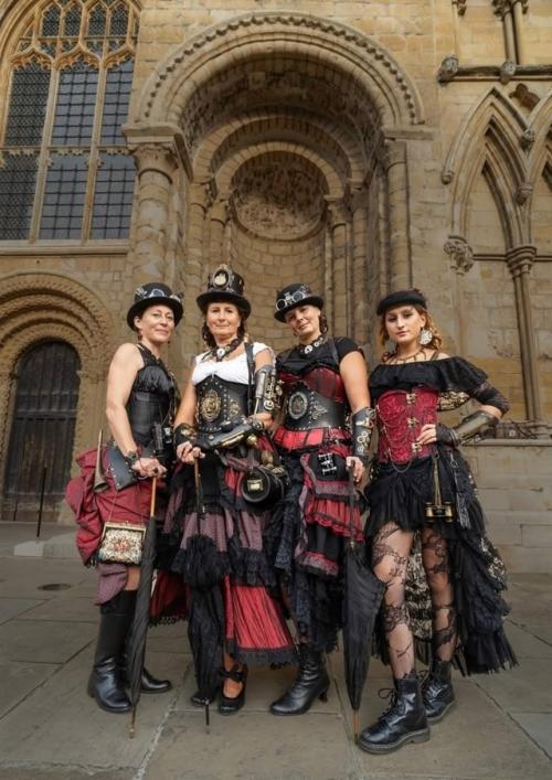 Жара - стимпанк. Сейчас многие думают как создать образ в стиле стимпанк и не упреть в жаркую погоду. 04