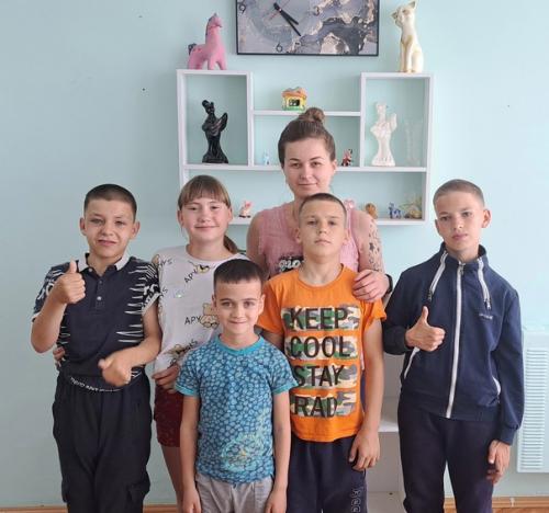 В рамках взаимодействия и ранней профориентации к воспитанникам нашего центра была приглашена парикмахер Осоргина Лидия. 02