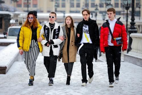 В том случае, если вам меньше двадцатки и вы молоды, красивы, дерзки, легки на подъём и вообще за любой кипеш - осознайте: так будет не всегда. 03