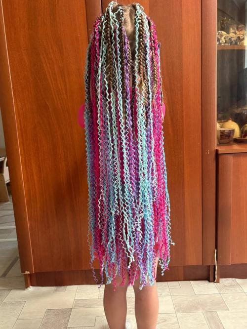 Зизи косы - это яркие и веселые прически, которые могут стать отличным способом выразить свою индивидуальность! 01