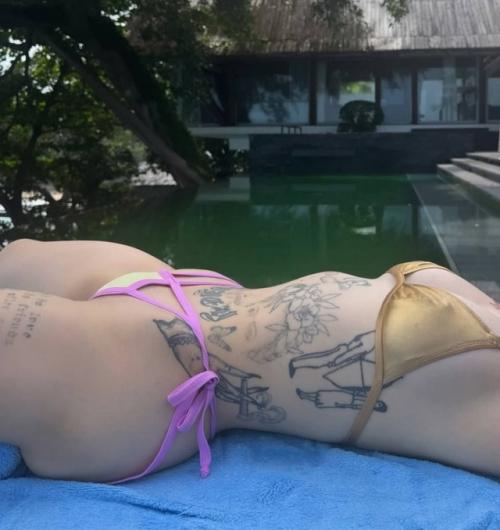 Инстасамка хвастается на отдыхе красивыми видами. 01