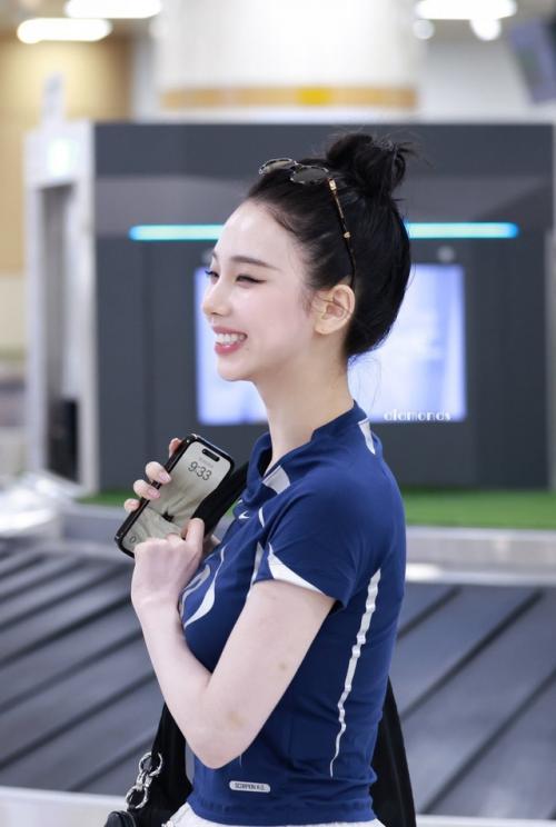 290725: форма головы Карины похожа на перепелиное яйцо. 07 290725: форма головы Карины похожа на перепелиное яйцо. 07