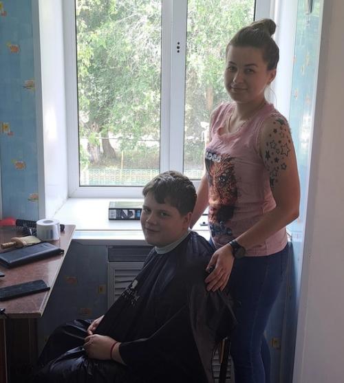 В рамках взаимодействия и ранней профориентации к воспитанникам нашего центра была приглашена парикмахер Осоргина Лидия. 01