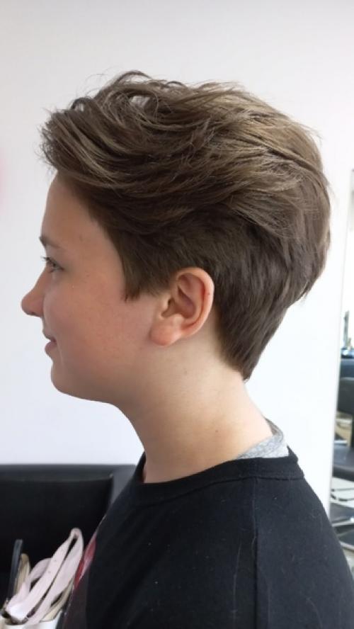 Пикси - модная женская стрижка, которая отличается короткой или ультракороткой длиной и объемными волосами на макушке. 01