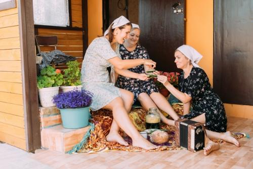 Они в жизни мирной хранили. 01