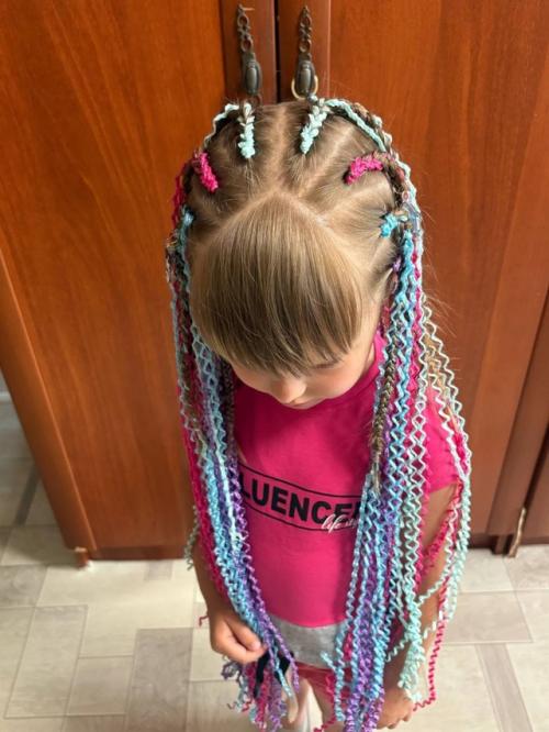 Зизи косы - это яркие и веселые прически, которые могут стать отличным способом выразить свою индивидуальность! 02