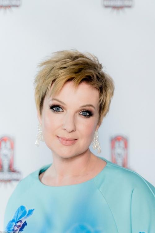 Решиться на короткую стрижку достаточно сложно. 02