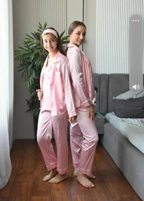 Мы представляем вам превосходную атласную пижаму 7 в 1, которая станет идеальным дополнением вашей коллекции ночной и домашней одежды. 04 Мы представляем вам превосходную атласную пижаму 7 в 1, которая станет идеальным дополнением вашей коллекции ночной и домашней одежды. 04