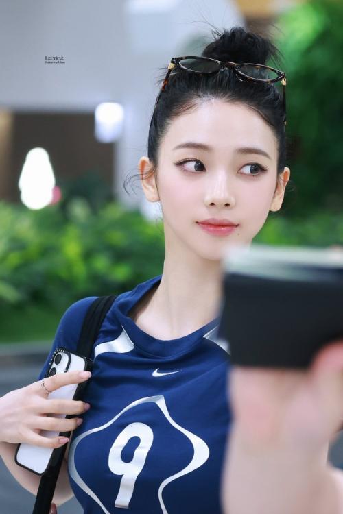 290725: форма головы Карины похожа на перепелиное яйцо. 01 290725: форма головы Карины похожа на перепелиное яйцо. 01