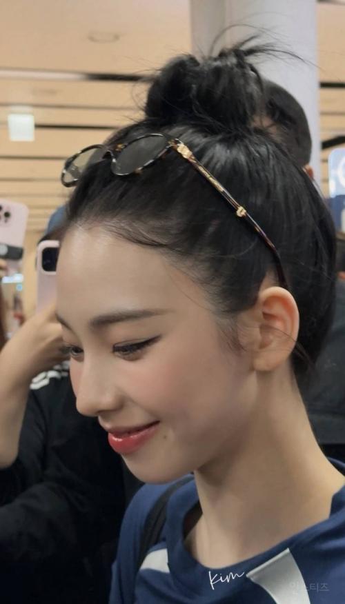 290725: форма головы Карины похожа на перепелиное яйцо. 03 290725: форма головы Карины похожа на перепелиное яйцо. 03