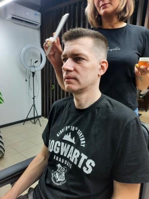 Логично разделить мужские стрижки на виды, несколько направлений. 01