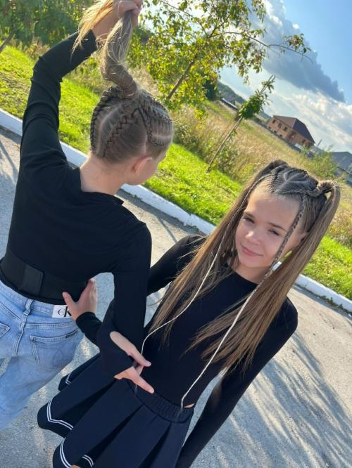 Школа - это не повод отказываться от красивых и удобных причёсок. 02