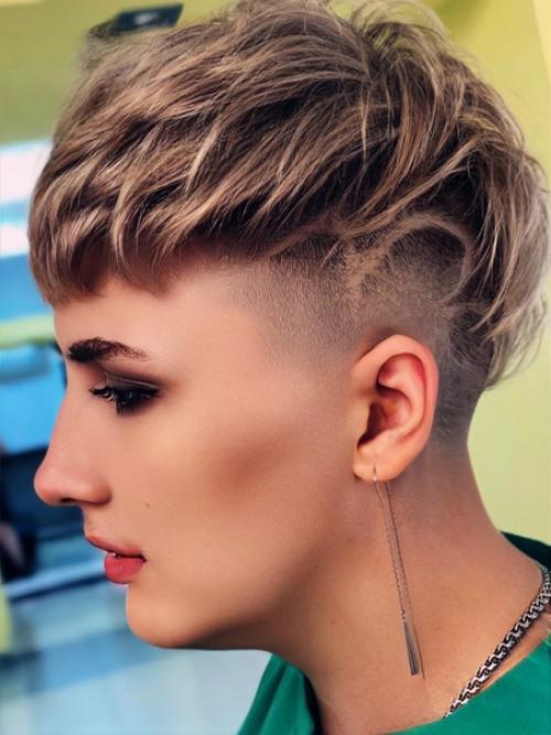 Говорят, что стильной и сексуальной может быть лишь прическа с длинными локонами. 01