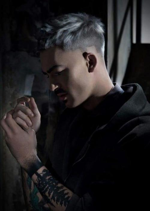 Тренды.  Модная короткая мужская стрижка еще короче и еще выразительнее стала. 02