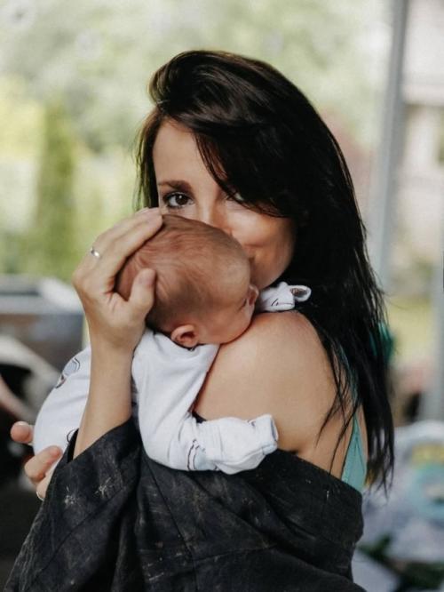 Светлана светикова поделилась милыми кадрами с 2-месячной дочкой. 02