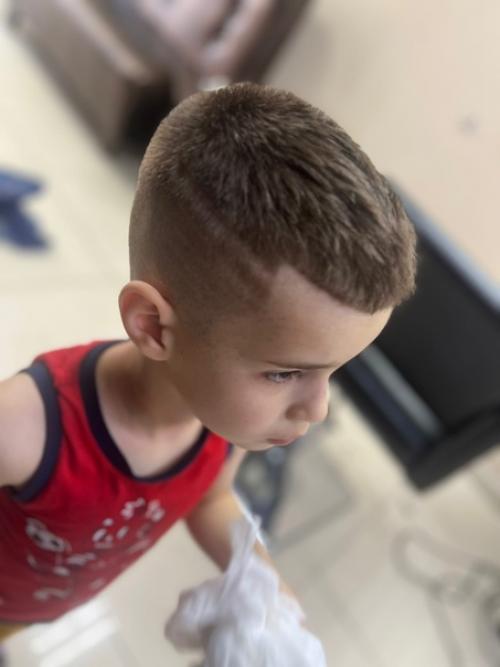 Взрослым бывает тяжело выбрать стрижку для себя, а что уже говорить про детей и подростков. 05