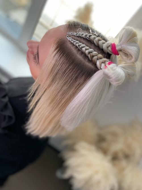 Мини причёска - два рожка с добавлением канекалона. 04