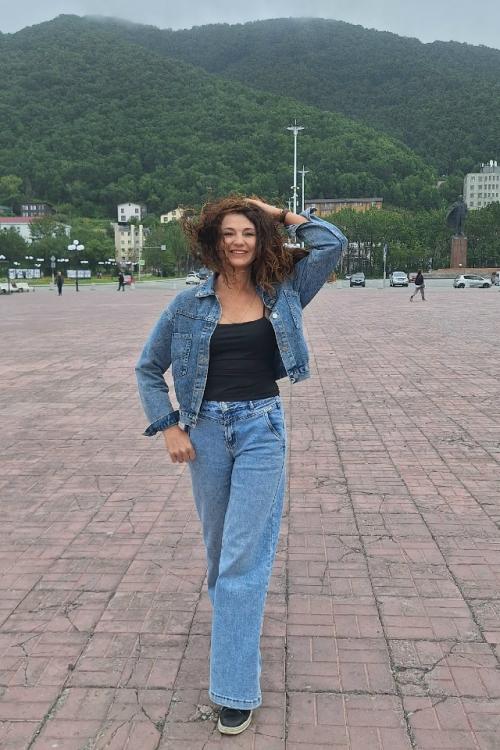 Ещё минуту назад я наслаждалась жарким августовским днём, прогуливаясь по набережной, и строила планы на красивые фото. 02
